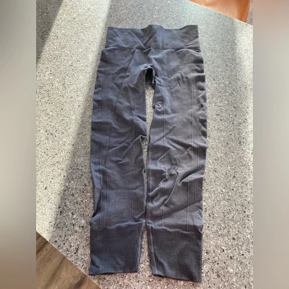 LULULEMON- Lot of 3 - Picture 11 of 12